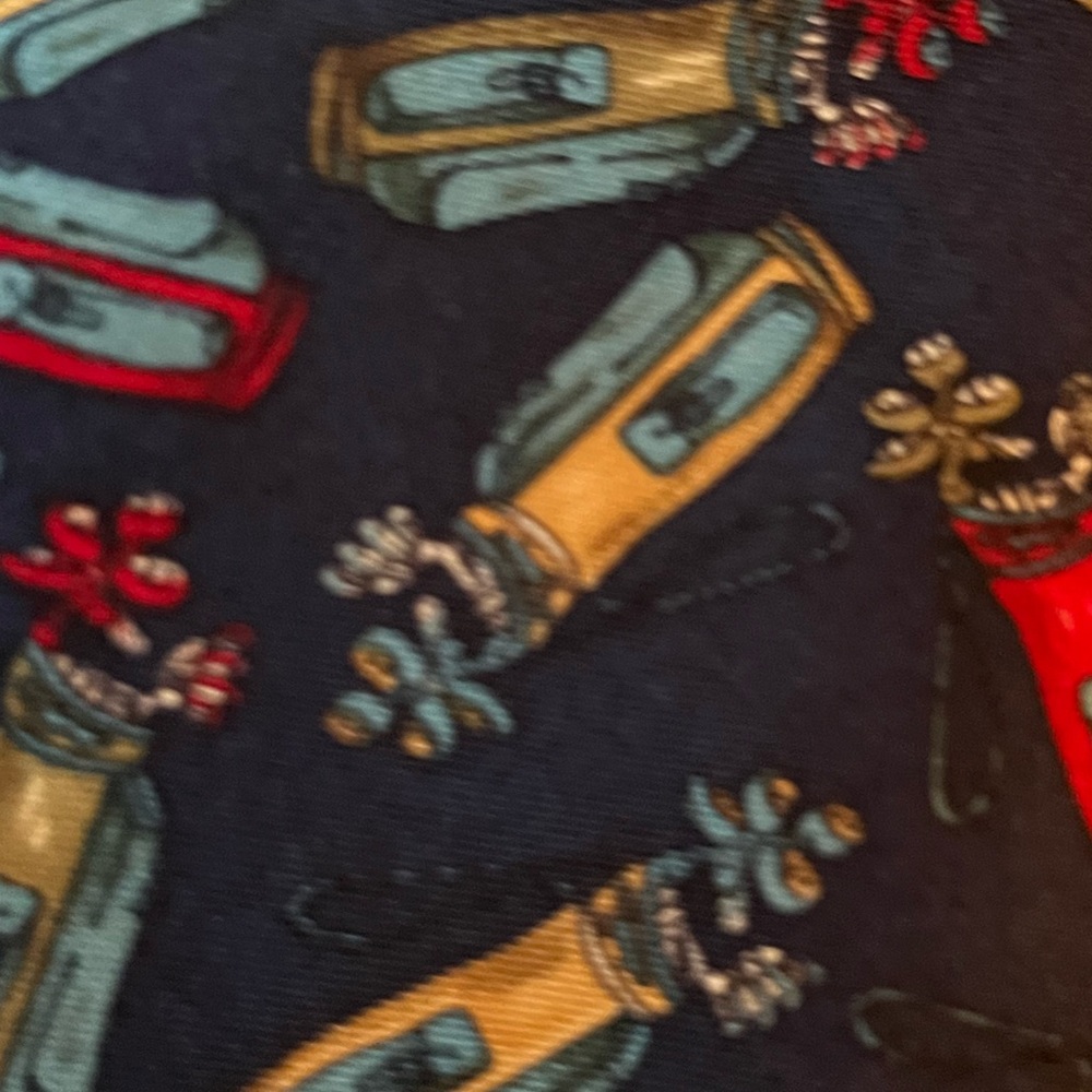 Evan-Picone Mens Tie with Golfing motif!